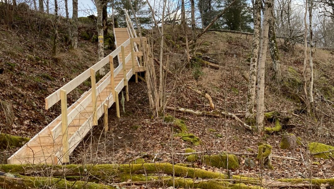 Foto på en lång trappa. Foto.